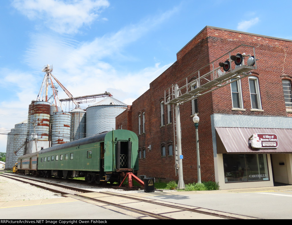 Downtown Lapel